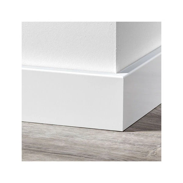 Moderne witte plint 9010